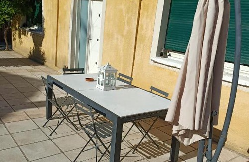 Chateaurenard House | Adorable Guest house