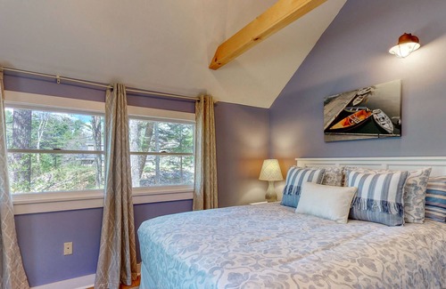 Isle of Springs Cottage | Adorable guest house with kitchenette, gas grill, free WiFi & great location