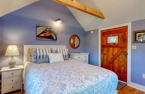 Isle of Springs Cottage | Adorable guest house with kitchenette, gas grill, free WiFi & great location