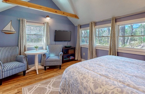 Isle of Springs Cottage | Adorable guest house with kitchenette, gas grill, free WiFi & great location