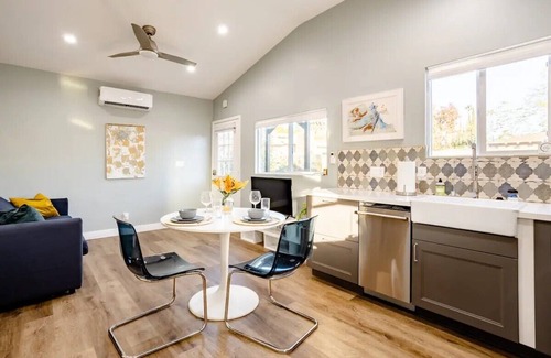 North Central Apartment | Adorable guest house walking distance to Rose Bowln