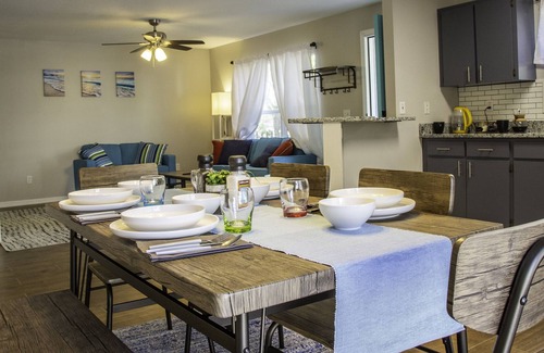 St. Petersburg House | Adorable Historic Home! Free Parking! 400MBPS WIFI!