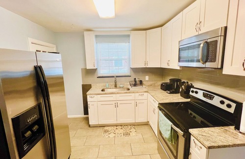St. Nicholas House | Adorable Home! King beds! Very peaceful and safe!