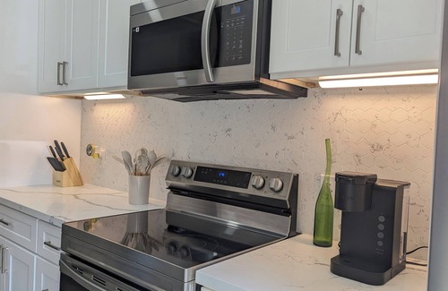 La Marque House | Adorable Home only 17 min from Galveston seawall