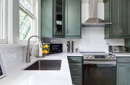 Cherry House | Adorable Home - Southern Charm - Excellent Location