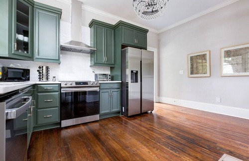 Cherry House | Adorable Home - Southern Charm - Excellent Location