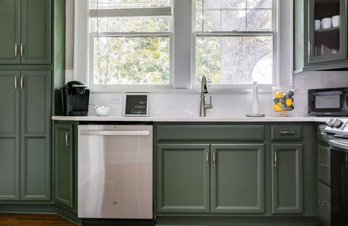 Cherry House | Adorable Home - Southern Charm - Excellent Location