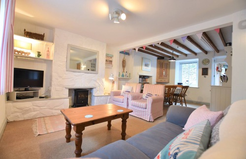 Aberdovey Cottage | Adorable, Homely 4 Bedroom Peaceful Cottage Only Minutes Walks To Beach