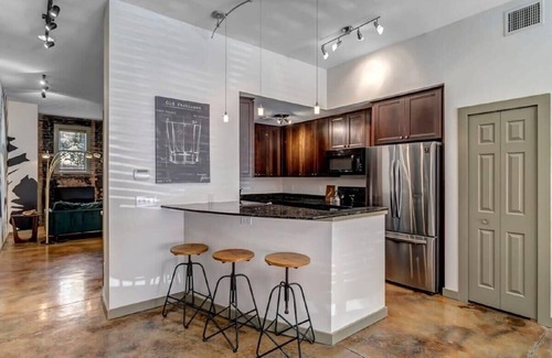 Springfield House | Adorable MCM Townhouse 5 Min from TIAA Bnk Fld!