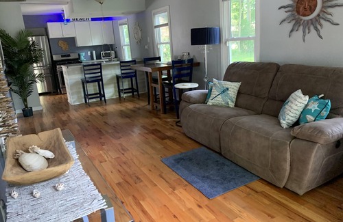 Newville Cottage | Adorable, Nautical Vibe Cottage w Lake Kosh Views & Close to all the FUN!