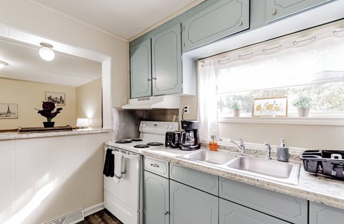 West Columbia Hotel | Adorable on Taylor Both Units