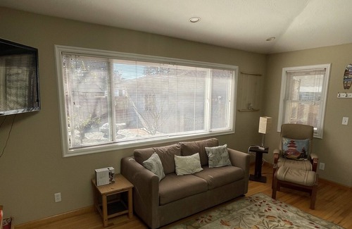 Eastside Santa Cruz Cottage | Adorable One Bedroom Guest House with Hot Tub