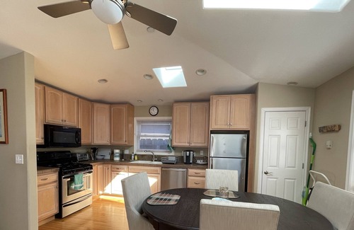 Eastside Santa Cruz Cottage | Adorable One Bedroom Guest House with Hot Tub