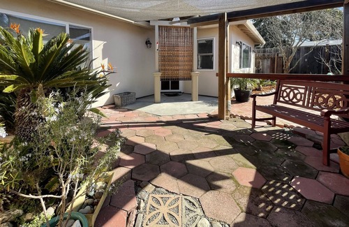 Eastside Santa Cruz Cottage | Adorable One Bedroom Guest House with Hot Tub