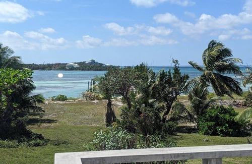 Green Turtle Cay Cottage | Adorable Pink cottage-OCEAN FRONT on Coco Bay with a dock. 25% fall discount!