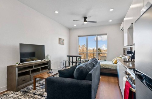 West Colfax Apartment | Adorable Sloans Lake Studio