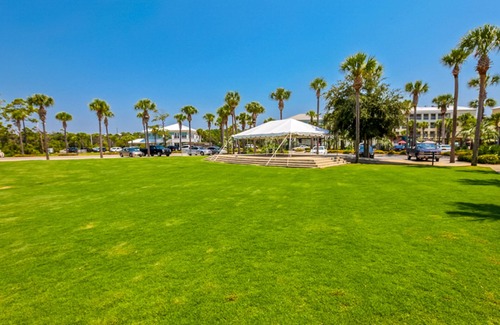 Gulf Place Apartment | Adorable studio for two just steps from the beach - shared pool & tennis courts