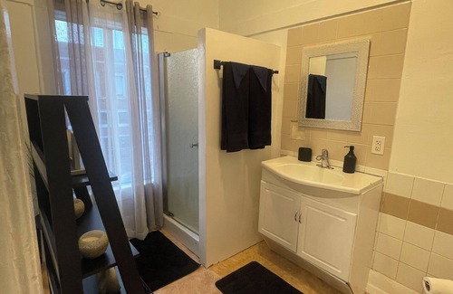 Mid City Apartment | Adorable studio in Los Angeles near all the action