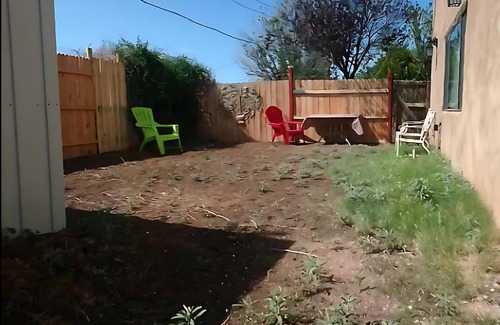 Southside Apartment | Adorable Studio with free parking on property