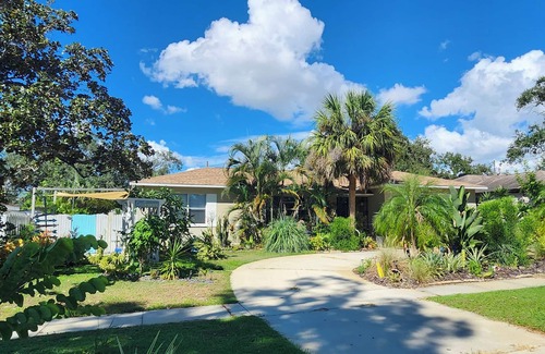 St. Petersburg - Clearwater House | Adorable sunny priv. entrance suite & bathroom w/patio close to beach & center