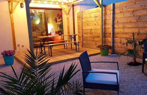 Six-Fours-les-Plages Apartment | Adorable T3 limit Sanary/Six-Fours with garden and private parking by the sea