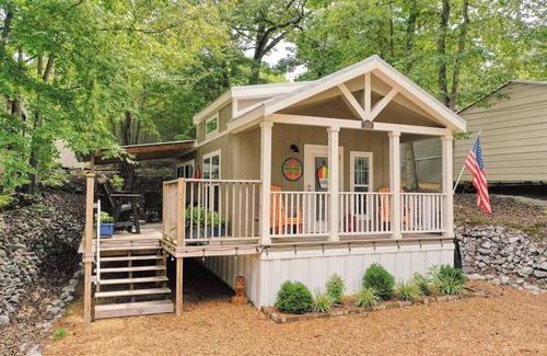 Springville House | Adorable Tiny Home! Pet Friendly. Minutes from Kentucky Lake