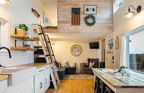 Lynden Other | Adorable Tiny House In the Counrty