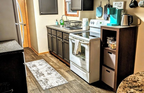 Carter Lake House | Adorable tiny house minutes from downtown Omaha! Wheelchair accessible