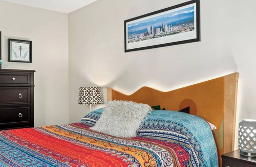 Southeast House | Adorable townhome in southeast Denver