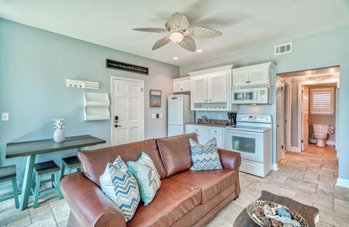 Destin Condo | Adorable Upstairs 2 BR Nantucket 6AB