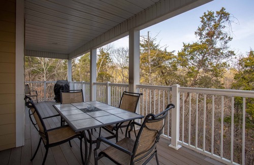 Branson Villa | Adorable Villa Close to Branson RecPlex! Lots of Space with a Comfy Feel!