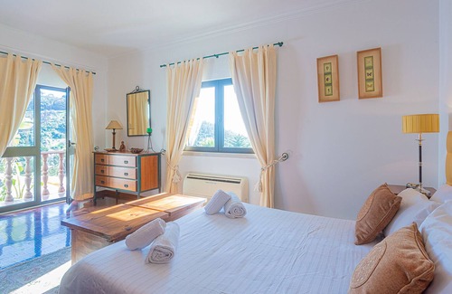 Zambujal Villa | Adorable villa with heatable swimming pool and fantastic views