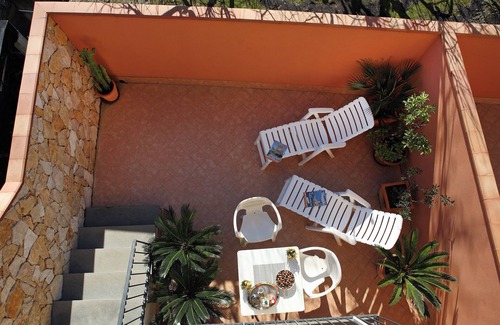 Stazzo Apartment | Adriana casa vacanze One Bedroom Apartment 5 people, wi fi, parking, near sea