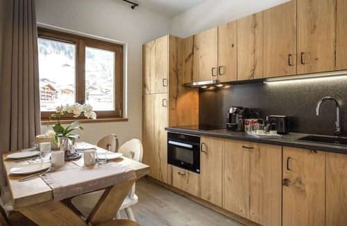 Beaufort Apartment | Adult-Friendly Alpine Flat