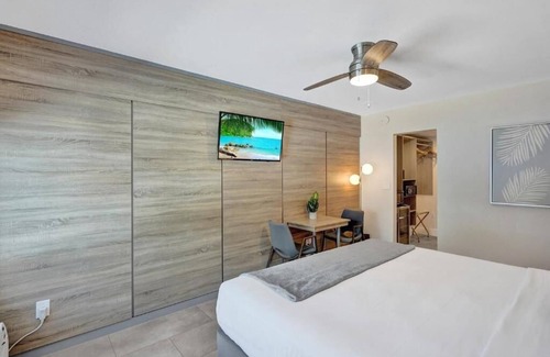Galt Mile Hotel | Adult-only | Modern & Cozy Stay Near Bonnet House – Perfect Beachside Escape