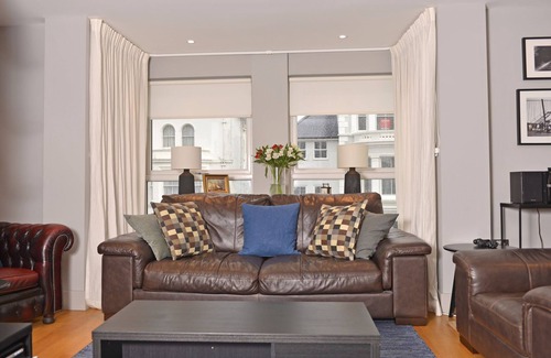 Eastbourne City Centre Apartment | Adults only apartment with balcony & two bathrooms