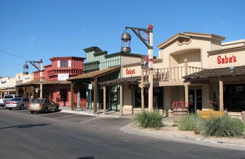 South Scottsdale Resort | Adventure Awaits! 2 Serene Units, Minutes to Camelback Mountain, Free Parking!
