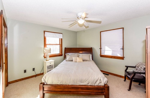 Townsend Cottage | ADVENTURE AWAITS a cozy mountain cottage with carport, WiFi, & FREE POOL ACCESS