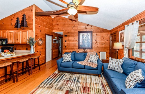 Townsend Cottage | ADVENTURE AWAITS a cozy mountain cottage with carport, WiFi, & FREE POOL ACCESS