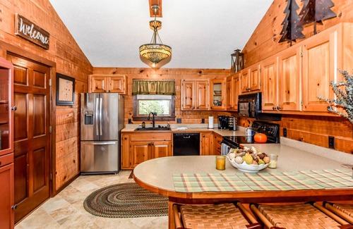 Townsend Cottage | ADVENTURE AWAITS a cozy mountain cottage with carport, WiFi, & FREE POOL ACCESS