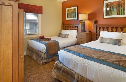 Gatlinburg Resort | Adventure Awaits at Our 2BR Gatlinburg Getaway – Walk, Splash, Explore!