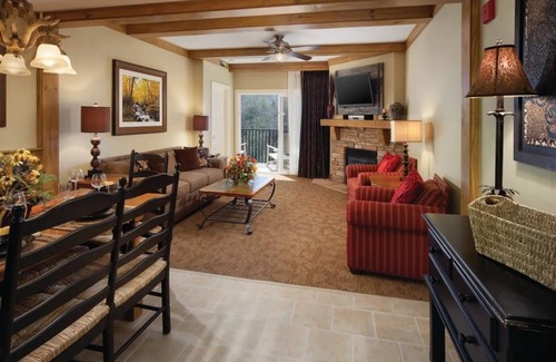Gatlinburg Resort | Adventure Awaits at Our 2BR Gatlinburg Getaway – Walk, Splash, Explore!