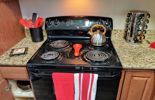 South Jordan Apartment | Adventure Awaits, Come & PLAY! Luxurious Cal King!