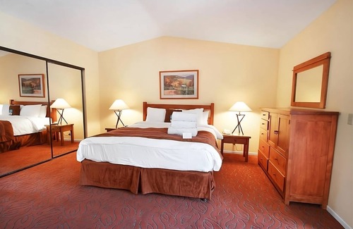 San Diego Country Estates Hotel | Adventure Awaits! Four Comfortable Units, Hiking, Golf, Near Santaya Isabel