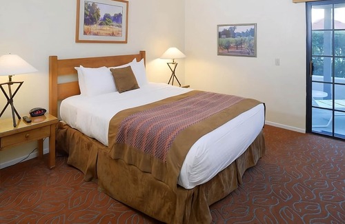 San Diego Country Estates Hotel | Adventure Awaits! Four Comfortable Units, Hiking, Golf, Near Santaya Isabel