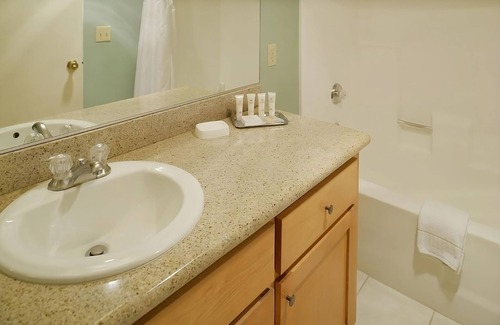 San Diego Country Estates Hotel | Adventure Awaits! Four Comfortable Units, Hiking, Golf, Near Santaya Isabel