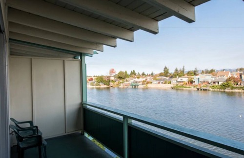 East End Apartment | Adventure Awaits, Free Parking, Pool, Complimentary Breakfast!