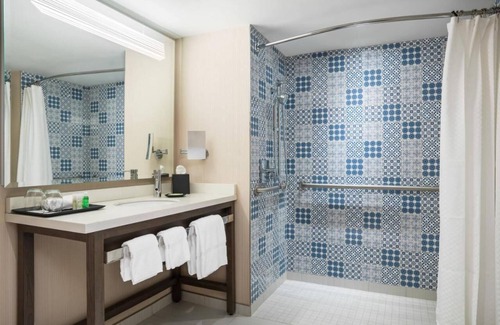 Downtown Cleveland Hotel | Adventure Awaits! Near Huntington Convention Cente
