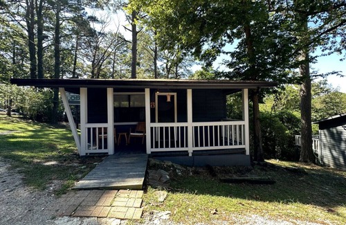 Eureka Springs Cabin | Adventure Cabin 1with 2 Queen Beds