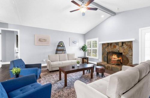Spring Hill House | Adventure Coast: 2/2 Near Springs, Beach, Hot Tub